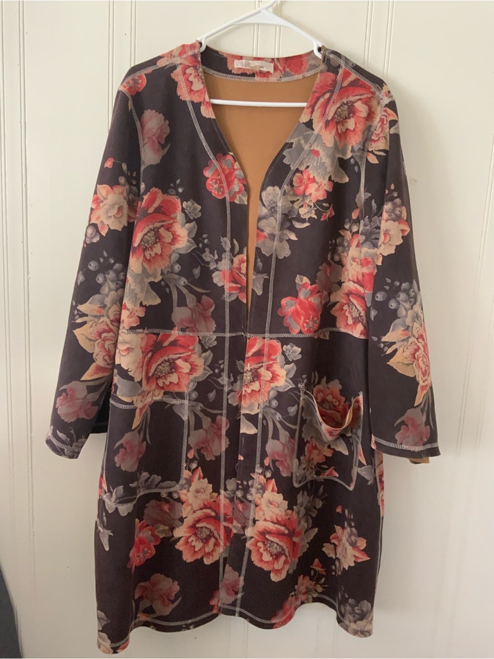 Solitaire Floral Open-Front Cape in Dark Brown and Coral